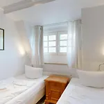 Direkt Am Mit Meerblick Und Balkon,villa Glueckspilz, * Binz