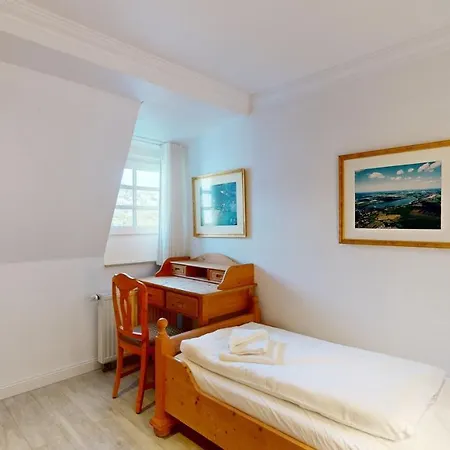 Direkt Am Mit Meerblick Und Balkon,villa Glueckspilz, * Binz