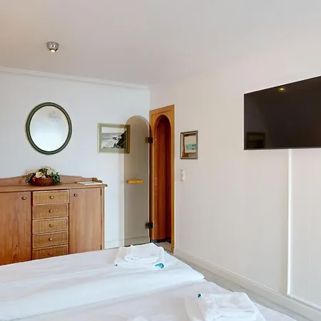 Direkt Am Mit Meerblick Und Balkon,villa Glueckspilz, Apartment *