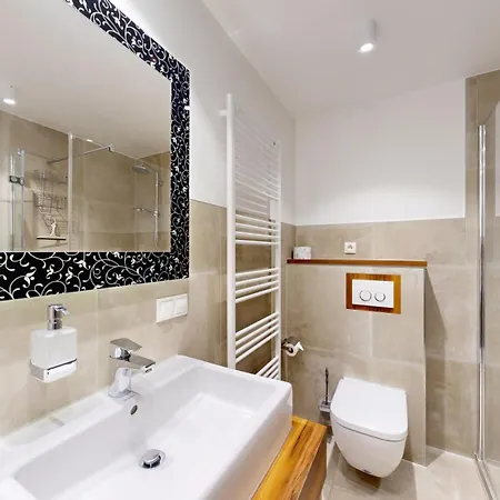 Direkt Am Mit Meerblick Und Balkon,villa Glueckspilz, Apartamento Binz