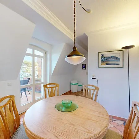 Direkt Am Mit Meerblick Und Balkon,villa Glueckspilz, Binz