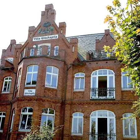 Direkt Am Mit Meerblick Und Balkon,villa Glueckspilz, * Binz