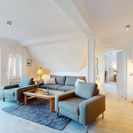 Direkt Am Mit Meerblick Und Balkon,villa Glueckspilz, Appartement Binz