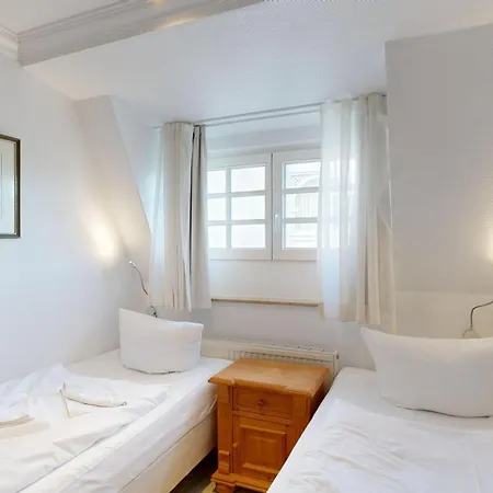 Direkt Am Mit Meerblick Und Balkon,villa Glückspilz, * Binz