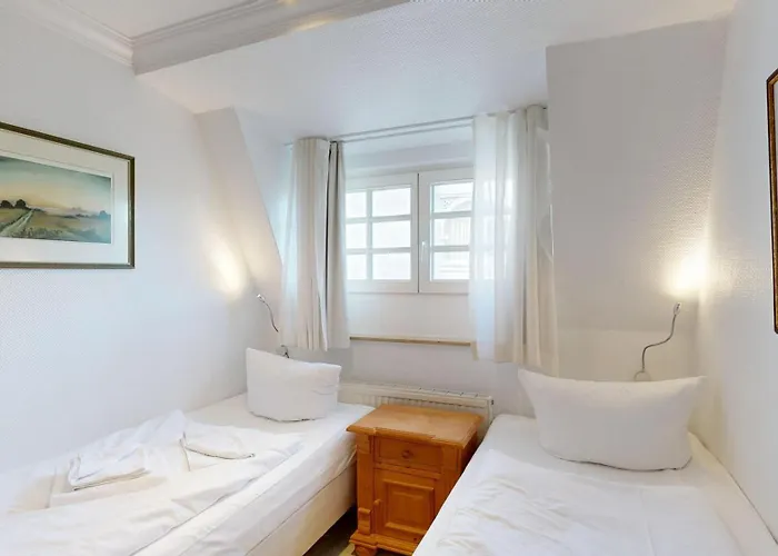 Direkt Am Mit Meerblick Und Balkon,villa Glueckspilz, * Binz